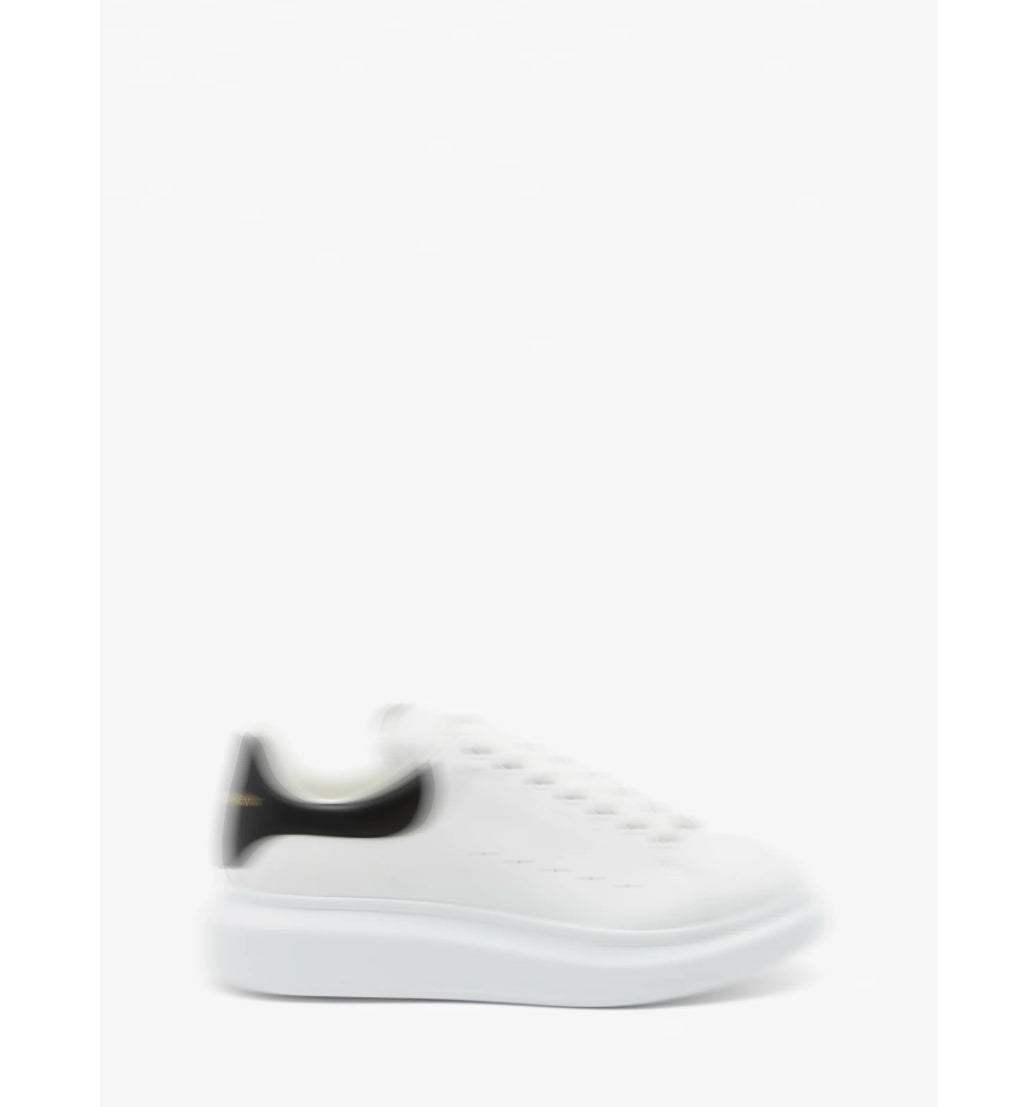 alxnder Mcq White and Black